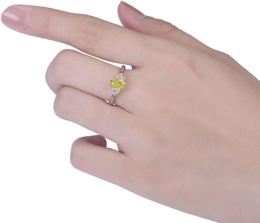 [18K, 1.27 carat] Yellow Gold Oval Fancy Vivid Yellow Color Diamond